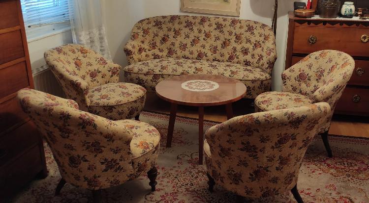 Sedežna garnitura miza dvosed in trije stoli-spletnedrazbe.si